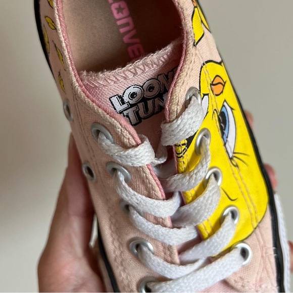 Looney Tunes Tweety Bird Converse - Picture 2 of 4